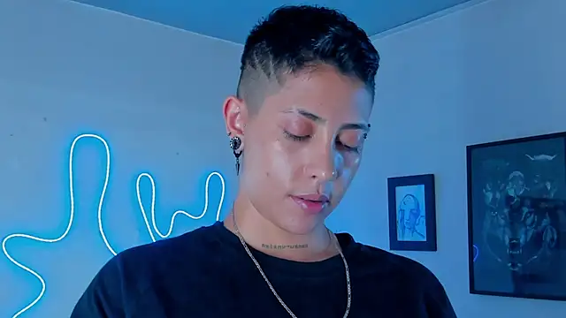 Snapshot of Aleja1214 chatting on 09-22-25, 01:44 Aleja1214 online show from 09-22-25, 01:44