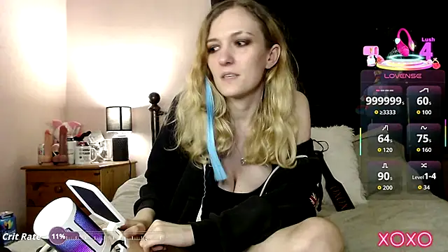 Snapshot of EllieeRose chatting on 10-13-25, 04:52 EllieeRose online show from 10-13-25, 04:52
