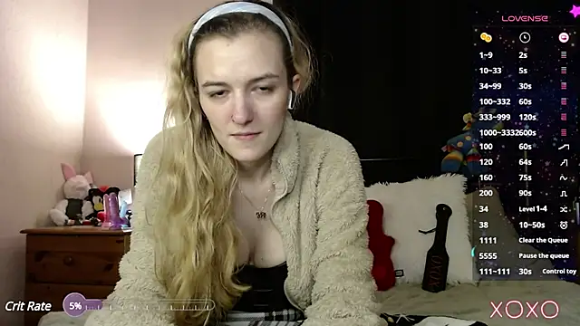Snapshot of EllieeRose chatting on 02-15-25, 03:52 EllieeRose online show from 02-15-25, 03:52