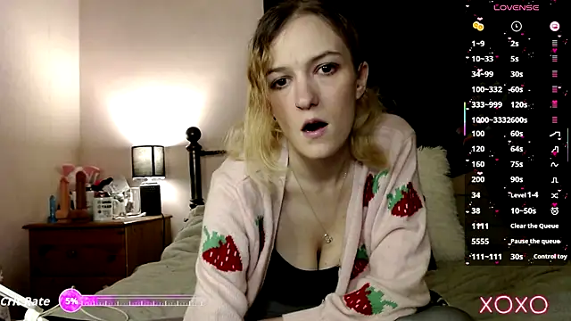Snapshot of EllieeRose chatting on 09-22-25, 11:22 EllieeRose online show from 09-22-25, 11:22