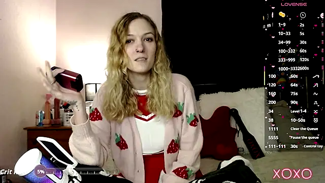 Snapshot of EllieeRose chatting on 09-24-25, 11:32 EllieeRose online show from 09-24-25, 11:32