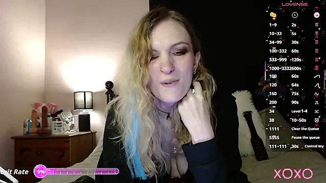 Snapshot of EllieeRose chatting on 10-03-25, 10:44 EllieeRose online show from 10-03-25, 10:44