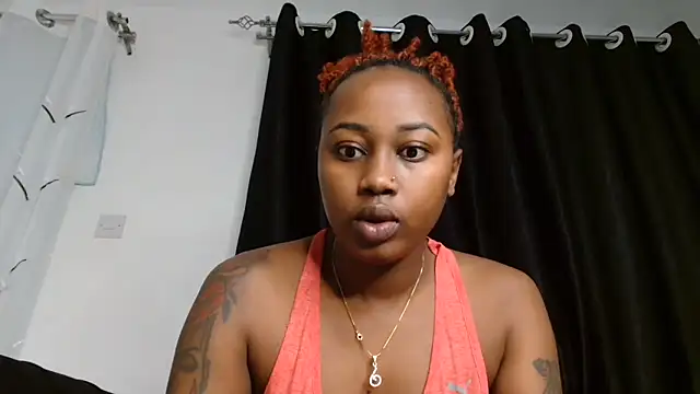 Snapshot of Miss_hot_candy chatting on 06-12-26, 12:41 Miss hot candy online show from 06-12-26, 12:41