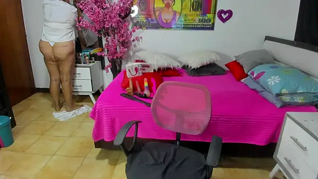 karenmilf 4 online show from 10-04-25, 04:47