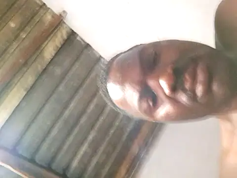 Snapshot of Petrossa chatting on 10-27-25, 05:41 Petrossa online show from 10-27-25, 05:41