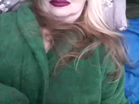 Snapshot of CarlyTreat chatting on 02-23-25, 05:18 CarlyTreat online show from 02-23-25, 05:18
