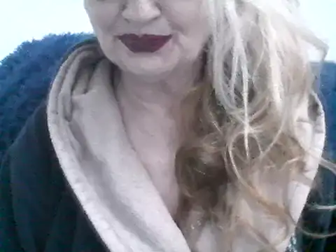 Snapshot of CarlyTreat chatting on 02-10-25, 06:13 CarlyTreat online show from 02-10-25, 06:13