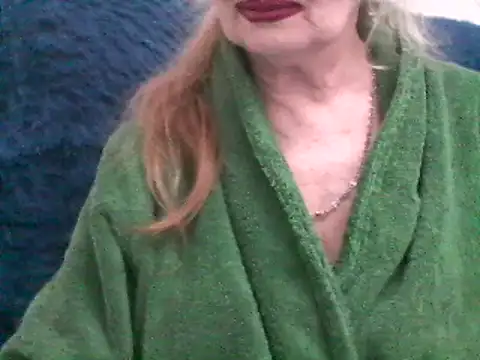Snapshot of CarlyTreat chatting on 02-19-25, 05:38 CarlyTreat online show from 02-19-25, 05:38