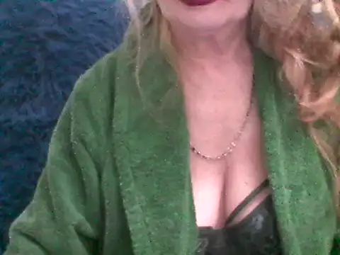 Snapshot of CarlyTreat chatting on 02-20-25, 06:13 CarlyTreat online show from 02-20-25, 06:13