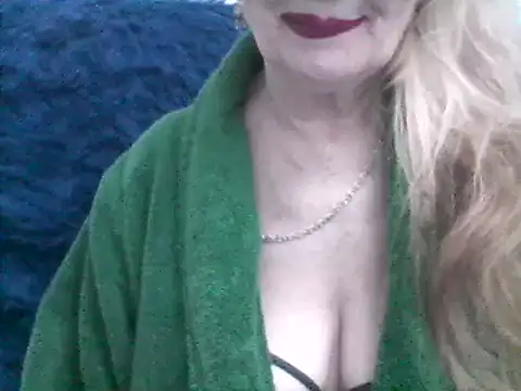 Snapshot of CarlyTreat chatting on 02-22-25, 06:19 CarlyTreat online show from 02-22-25, 06:19