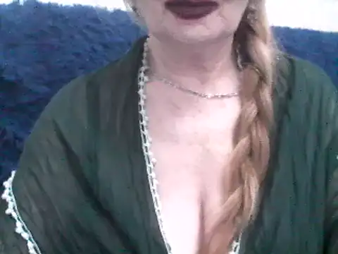 Snapshot of CarlyTreat chatting on 03-18-25, 03:55 CarlyTreat online show from 03-18-25, 03:55