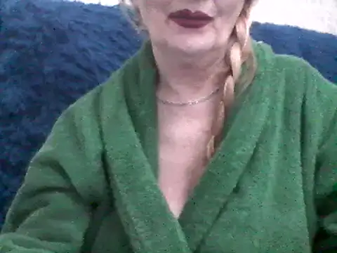 Snapshot of CarlyTreat chatting on 02-26-25, 08:47 CarlyTreat online show from 02-26-25, 08:47