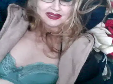 Snapshot of CarlyTreat chatting on 02-14-25, 08:05 CarlyTreat online show from 02-14-25, 08:05
