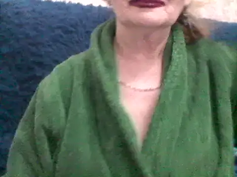 Snapshot of CarlyTreat chatting on 02-18-25, 06:04 CarlyTreat online show from 02-18-25, 06:04