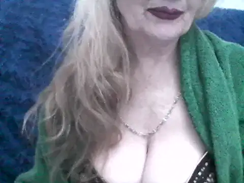 Snapshot of CarlyTreat chatting on 03-12-25, 02:34 CarlyTreat online show from 03-12-25, 02:34