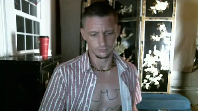 Snapshot of trash4cash chatting on 10-06-25, 02:46 trash4cash online show from 10-06-25, 02:46