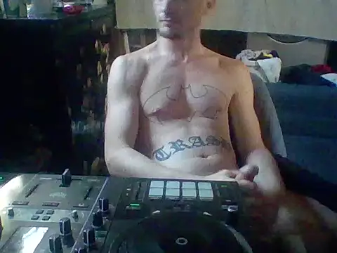 Snapshot of trash4cash chatting on 10-01-25, 08:57 trash4cash online show from 10-01-25, 08:57