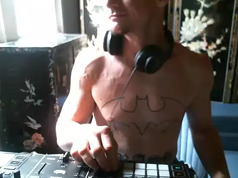 Snapshot of trash4cash chatting on 10-04-25, 06:31 trash4cash online show from 10-04-25, 06:31