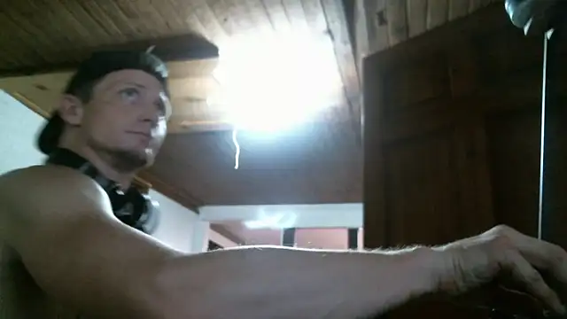 Snapshot of trash4cash chatting on 09-28-25, 02:29 trash4cash online show from 09-28-25, 02:29