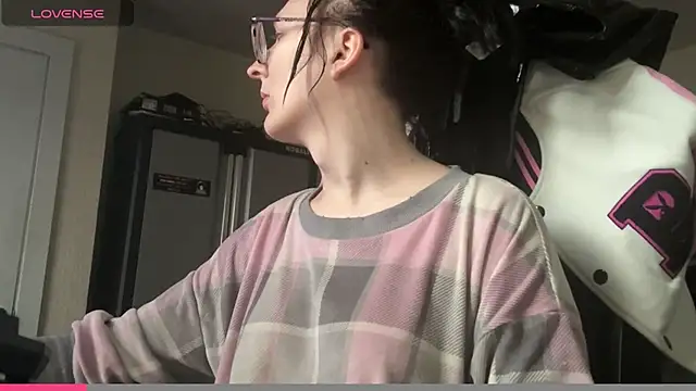 Snapshot of YandereDemon chatting on 10-07-25, 06:09 YandereDemon online show from 10-07-25, 06:09