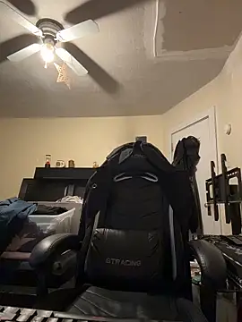 Snapshot of YandereDemon chatting on 10-28-25, 01:50 YandereDemon online show from 10-28-25, 01:50