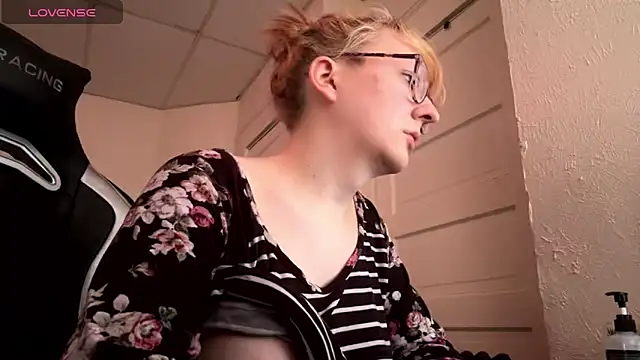 Snapshot of YandereDemon chatting on 04-03-26, 07:31 YandereDemon online show from 04-03-26, 07:31