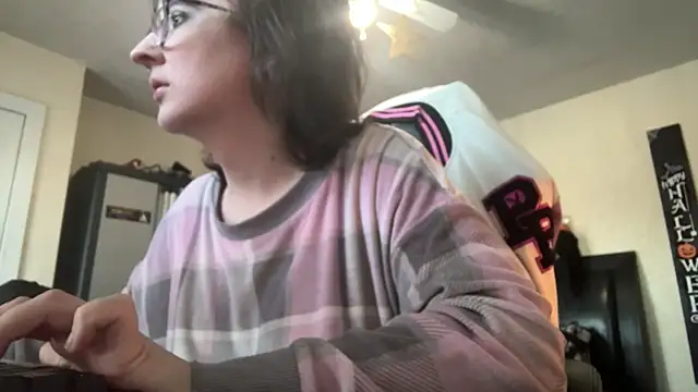 Snapshot of YandereDemon chatting on 12-16-25, 01:37 YandereDemon online show from 12-16-25, 01:37