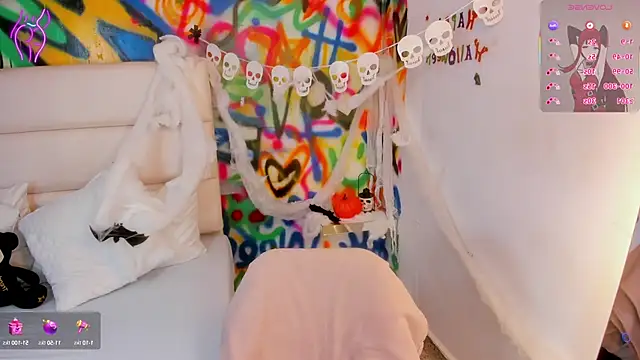 Snapshot of Liana_Bernocchi chatting on 10-15-25, 08:06 Liana Bernocchi online show from 10-15-25, 08:06