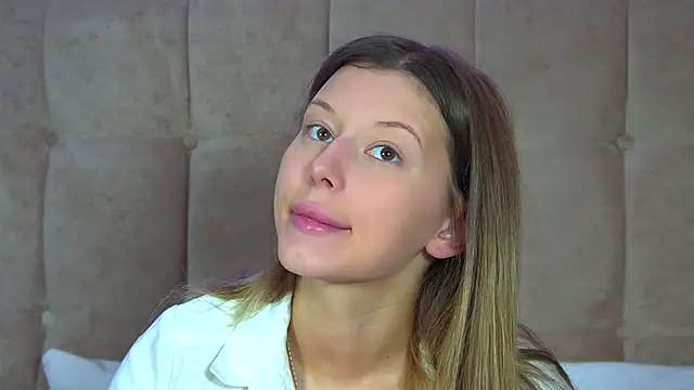 Snapshot of LiliaBianka chatting on 09-15-25, 06:36 LiliaBianka online show from 09-15-25, 06:36