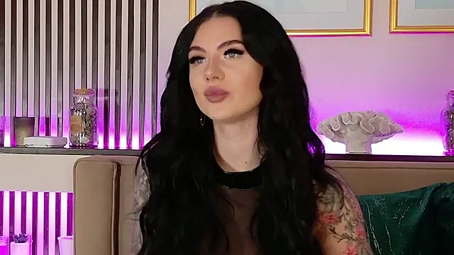 Snapshot of CarolinePrescott chatting on 02-14-26, 05:29 CarolinePrescott online show from 02-14-26, 05:29