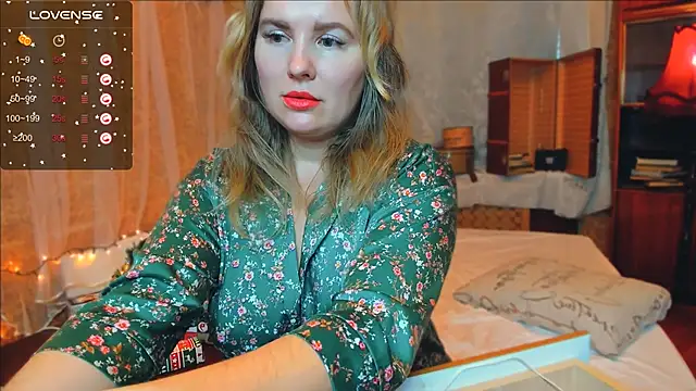 Snapshot of Your_Julia_Burns chatting on 12-26-24, 11:32 Your Julia Burns online show from 12-26-24, 11:32