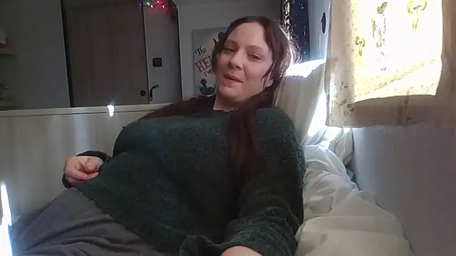 Snapshot of emerieskye20 chatting on 12-20-24, 08:12 emerieskye20 online show from 12-20-24, 08:12