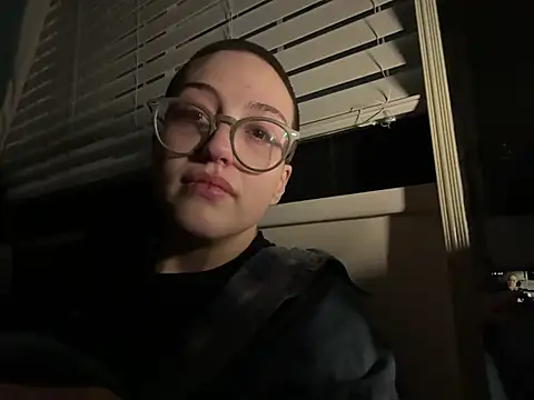 Snapshot of Starving4Cock chatting on 12-14-24, 07:18 Starving4Cock online show from 12-14-24, 07:18