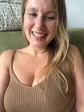 Snapshot of Vanilladreams chatting on 07-10-26, 02:17 Vanilladreams online show from 07-10-26, 02:17