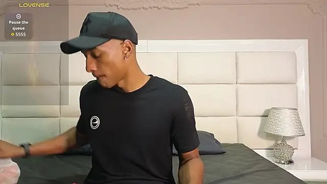 Snapshot of Malkongarcia chatting on 02-12-26, 09:03 Malkongarcia online show from 02-12-26, 09:03