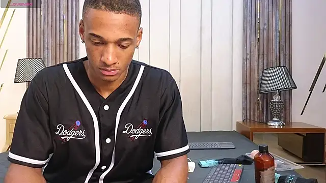 Snapshot of Malkongarcia chatting on 02-14-26, 09:04 Malkongarcia online show from 02-14-26, 09:04