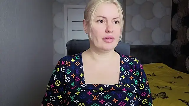 Snapshot of natusik chatting on 05-10-26, 03:10 natusik online show from 05-10-26, 03:10