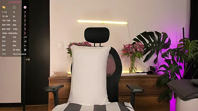Snapshot of ariana_fitl_ chatting on 06-19-26, 11:42 ariana fitl online show from 06-19-26, 11:42