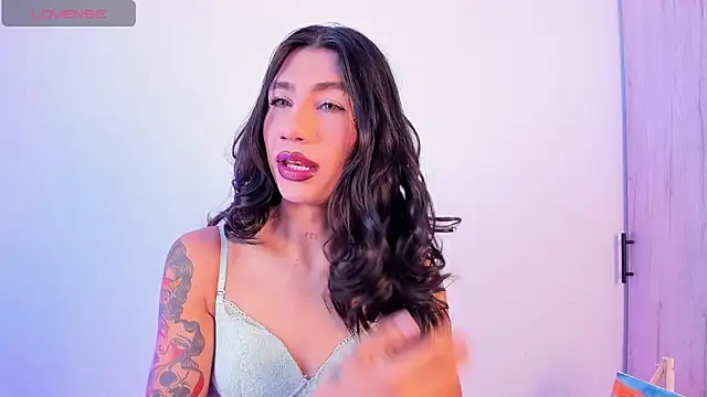 sofiaa grey  online show from 11-20-25, 11:33