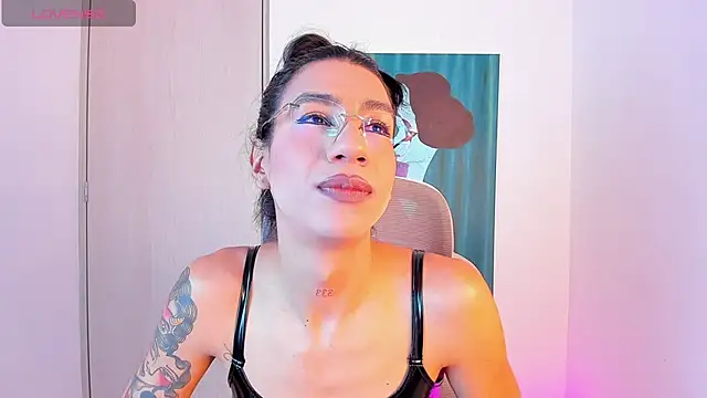 Snapshot of sofiaa_grey_ chatting on 02-20-26, 02:19 sofiaa grey online show from 02-20-26, 02:19