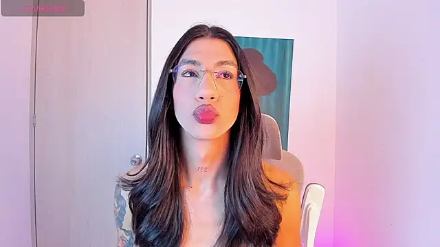 Snapshot of sofiaa_grey_ chatting on 02-25-26, 02:06 sofiaa grey online show from 02-25-26, 02:06