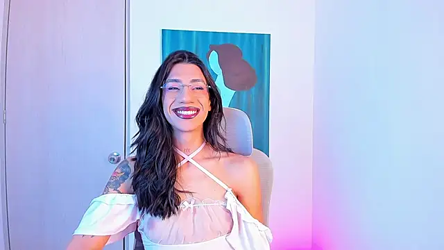 Snapshot of sofiaa_grey_ chatting on 05-10-26, 06:43 sofiaa grey online show from 05-10-26, 06:43