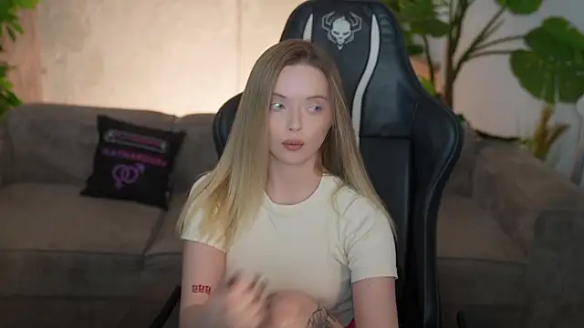 Snapshot of Cassy-Celestial_ chatting on 03-01-26, 08:25 Cassy-Celestial online show from 03-01-26, 08:25