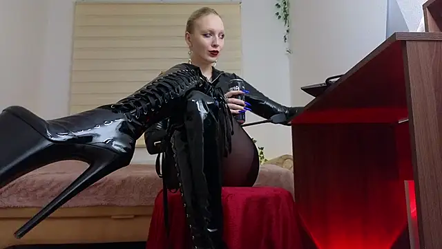 Martha Hoffman online show from 03-06-25, 07:10