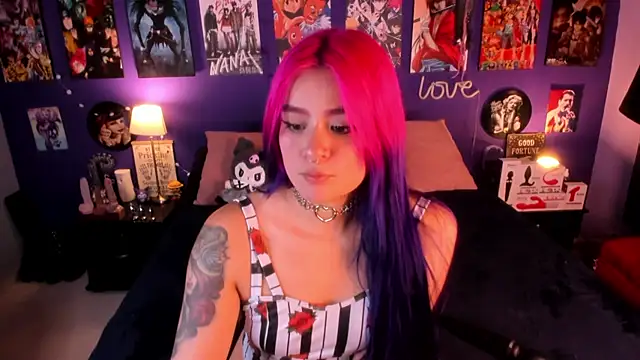 Snapshot of anne_cross chatting on 10-15-25, 02:32 anne cross online show from 10-15-25, 02:32