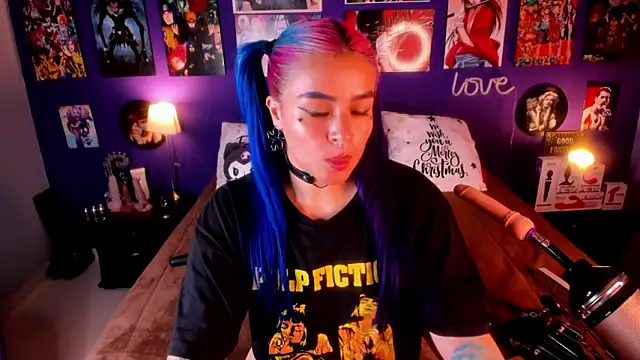 Snapshot of anne_cross chatting on 01-17-25, 03:23 anne cross online show from 01-17-25, 03:23