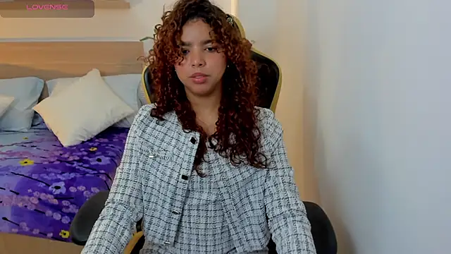 aurora rodriguez online show from 02-18-25, 03:20