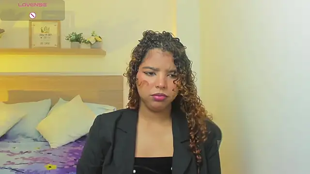 aurora rodriguez online show from 09-27-25, 12:33