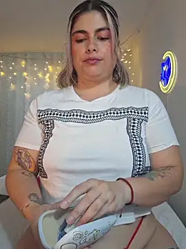 Juliietha servas online show from 03-05-26, 09:43