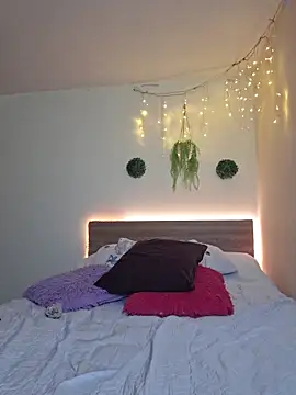 Juliietha servas online show from 12-17-25, 10:59